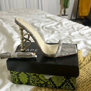 Brand new! Never worn size 8. Runs small.